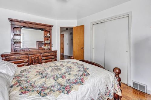 79 Ida Ave, Derby CT 06418-2323 exterior