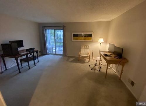 643 Plum Ter, Mahwah NJ  07430-3443 exterior