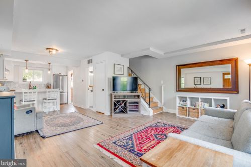 3737 Jason Ave, Alexandria, VA 22302-1811