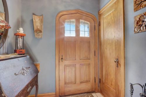 2817 71st St, Milwaukee, WI 53219-2952