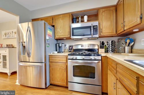 18 Stafford Ct, Trenton NJ 08690-3318 exterior