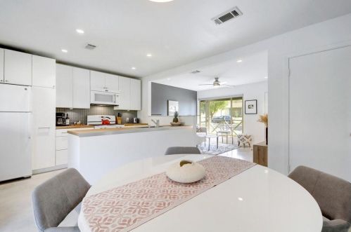 4620 Englewood Dr, Austin TX  78745-2131 exterior