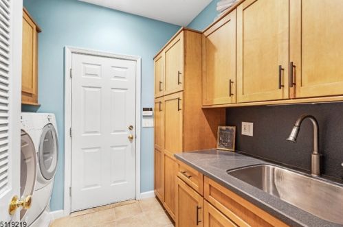 8 Otter Crk Rd, Montgomery NJ 08558-2369 exterior