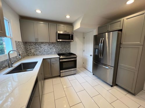 3131 Glendale Ave, Pittsburgh PA  15227-2828 exterior