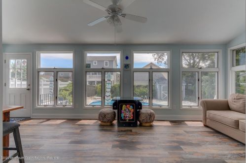 208 New York Ave, Point Pleasant Beach NJ 08742-3337 exterior