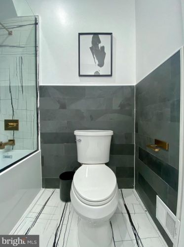 3016 Thayer St, Washington DC  20018-2505 exterior