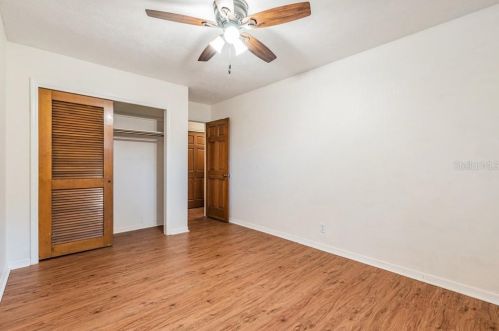 528 Crestover Dr, Tampa FL 33617-3852 exterior