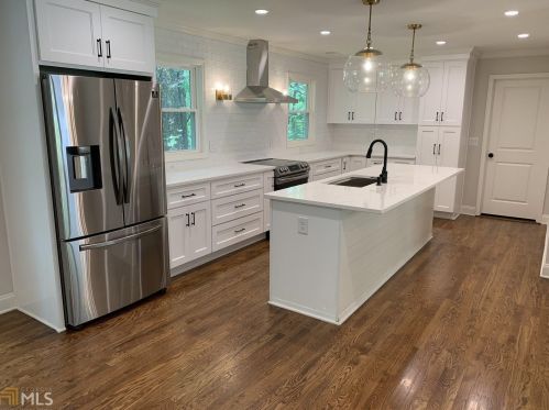 2565 Hawthorne Dr, Atlanta GA 30345-2039 exterior