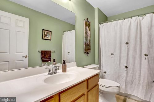 1942 Oak Hills Dr, Hanover PA 17331-9441 exterior