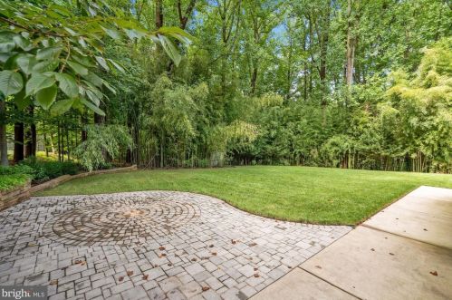 8505 Carlynn Dr, Bethesda MD 20817-4310 exterior