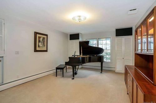 89 Luyster St, Huntington Station NY 11746-4422 exterior