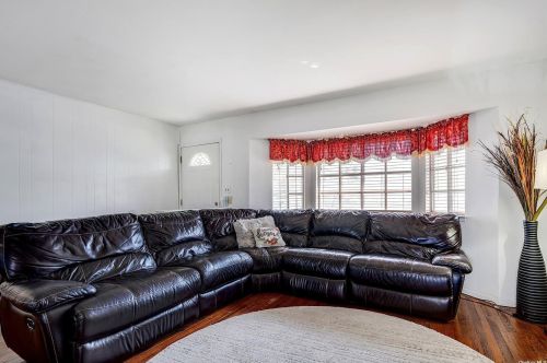 26 Raven Dr, Commack NY 11725-4707 exterior