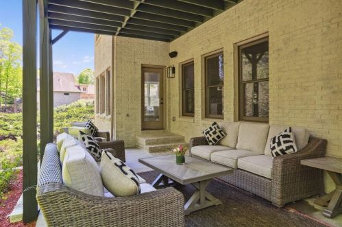 1735 High Trl, Atlanta GA 30339-8470 exterior