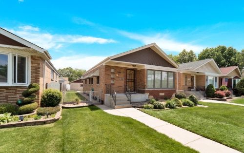 5853 Narragansett Ave, Chicago IL  60638-3406 exterior