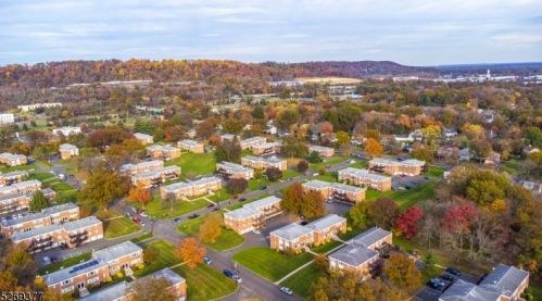 7 Dartmouth Ave, Bridgewater NJ 08807-3416 exterior