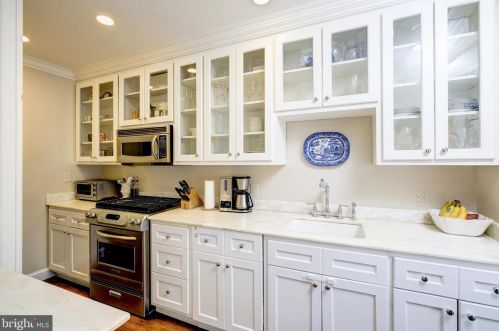 4843 Reservoir Rd, Washington DC 20007-1543 exterior