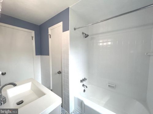 1871 Arena Dr, Trenton NJ 08610-2605 exterior