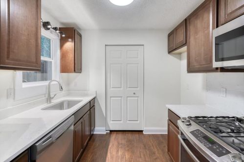 7058 Oakhill Cir, Austell GA 30168-6856 exterior