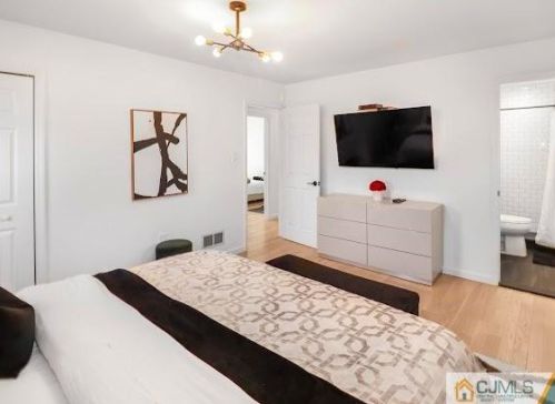 9 Estok Rd, Edison NJ  08817-4117 exterior