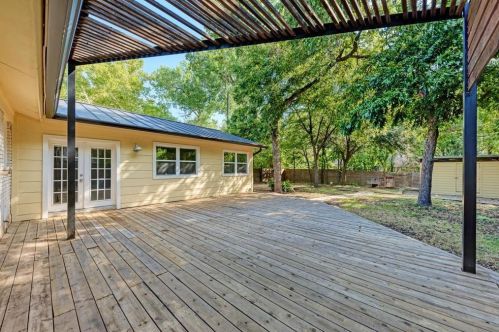 6105 Belfast Dr, Austin TX 78723-1117 exterior