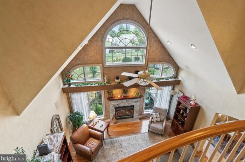 300 Country Mdw Dr, Lancaster PA 17602-1481 exterior