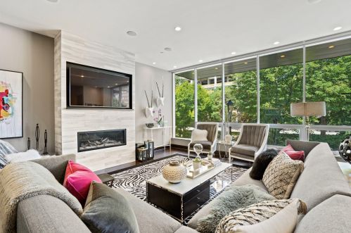 765 Kilbourn Ave, Milwaukee, WI 53202-3414