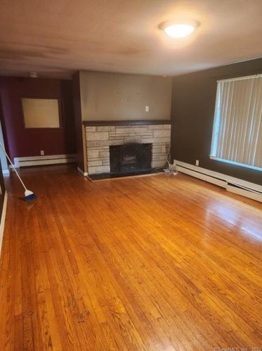 948 Old Colony Rd, Meriden CT  06451-7920 exterior