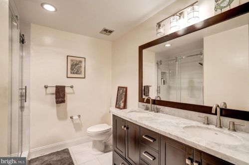 2828 Wisconsin Ave, Washington DC  20007-4701 exterior