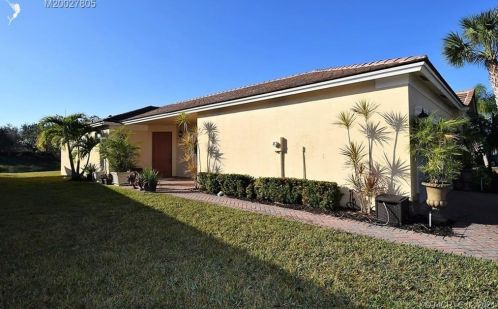 10082 Chadwick Dr, Fort Pierce, FL 34987-2418