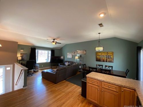 41 Grieb Trl, Wallingford CT 06492-2616 exterior