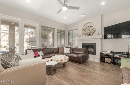 4564 Chisum Trl, Phoenix AZ  85050-8525 exterior