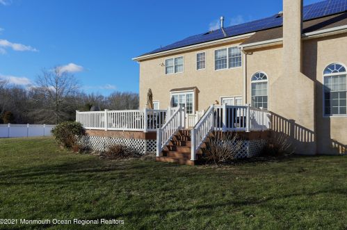 40 Aimee Dr, East Freehold NJ 07728-9220 exterior