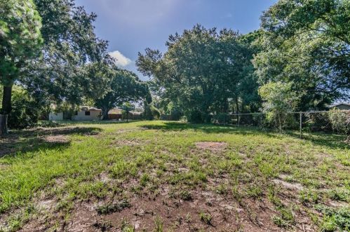 6333 Lansdale Cir, Tampa FL  33616-1405 exterior