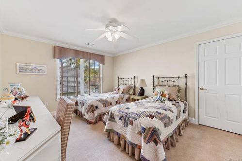 19 Caruso Pl, Armonk NY 10504-1366 exterior