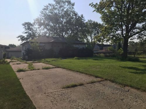 547 Myrtle Ave, Elmhurst IL  60126-1843 exterior