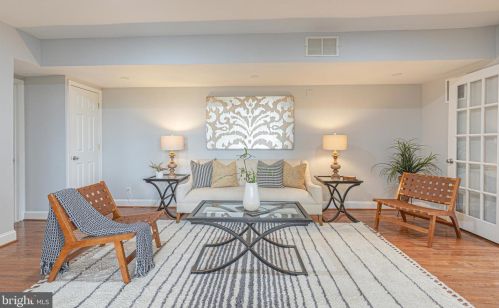 5837 Biscayne Dr, Alexandria VA  22303-1925 exterior