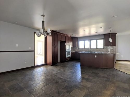 13 Bailey Rd, Enfield CT 06082-4818 exterior