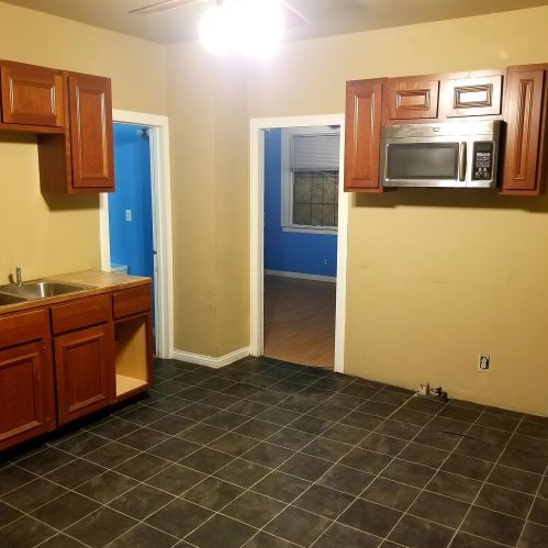 3229 39th St, Milwaukee, WI 53215-4016