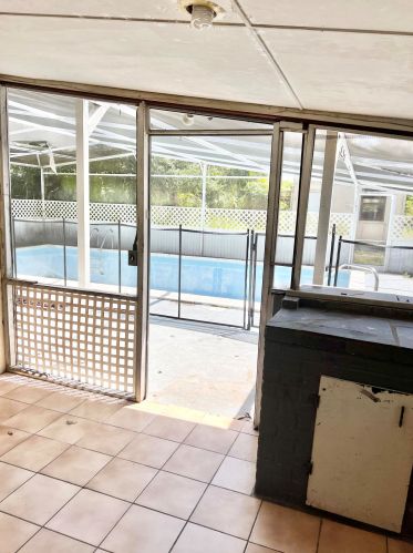 1013 Hispana Ave, Fort Pierce FL 34982-4325 exterior