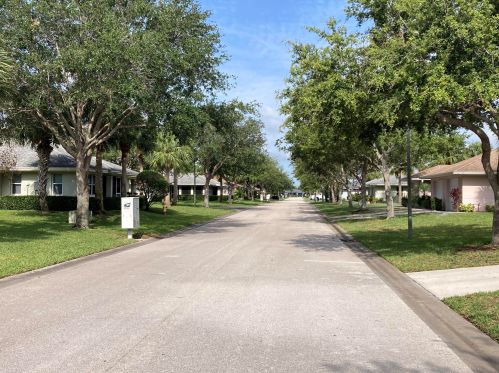 1756 Dove Tail Dr, Fort Pierce FL 34982-8000 exterior