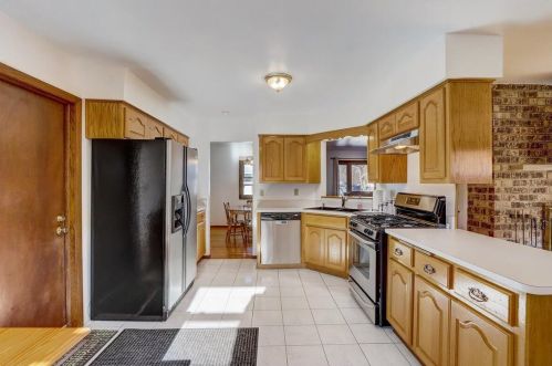 2327 Parnell Ave, Milwaukee WI 53221-4250 exterior