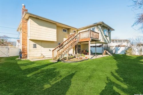 1282 America Ave, Babylon, NY 11704-4036