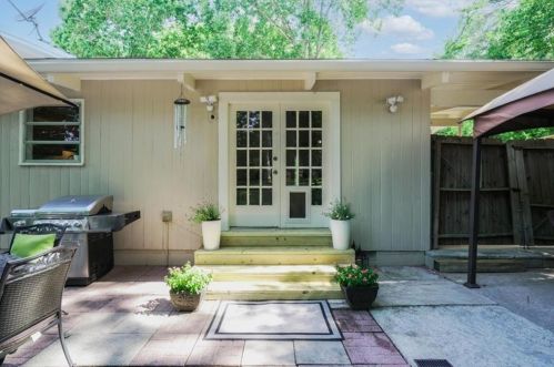 1697 Cotswold Dr, Atlanta GA exterior