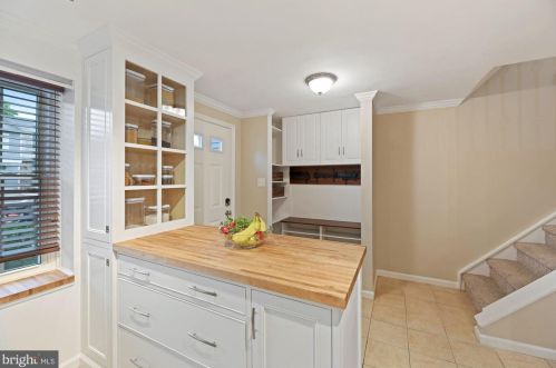 1615 10 St, Arlington VA 22204-4768 exterior