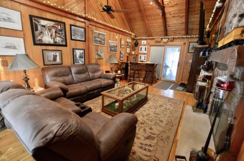 3822 Barreville Rd, Bull Valley IL 60012-2162 exterior