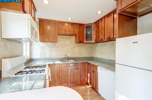 2704 Crescent Dr, Concord CA 94520-1919 exterior