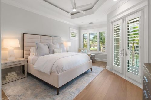 3243 Gin Ln, Naples FL 34102-7816 exterior