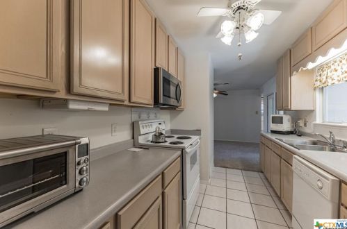 5922 Timberrock Dr, San Antonio TX 78242-1052 exterior