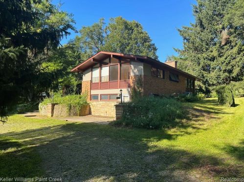 3340 Hadden Rd, Rochester, MI 48306-1137