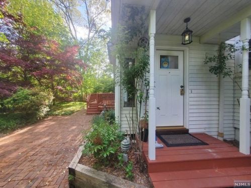 232 Madison Ave, Cresskill NJ  07626-1308 exterior